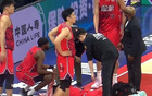 望无大碍！郭艾伦膝盖受伤痛苦倒地 无法站立担架车推着离场